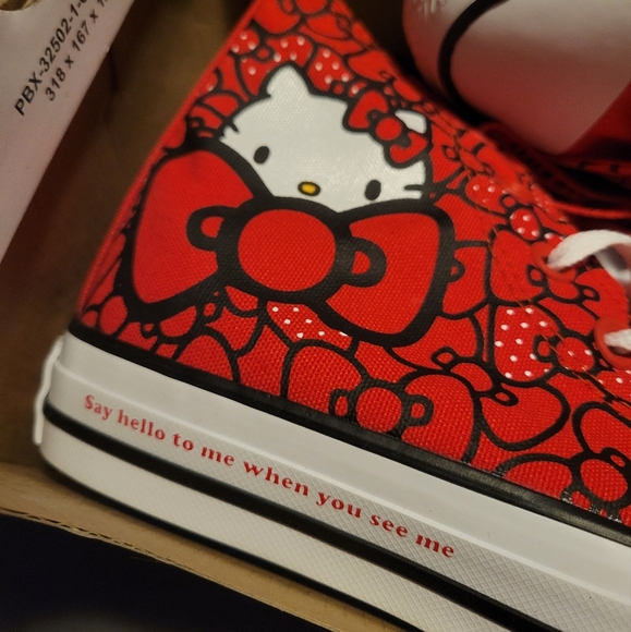Converse Hello Kitty High Tops Sz7 RARE NEW Red - Picture 3 of 7